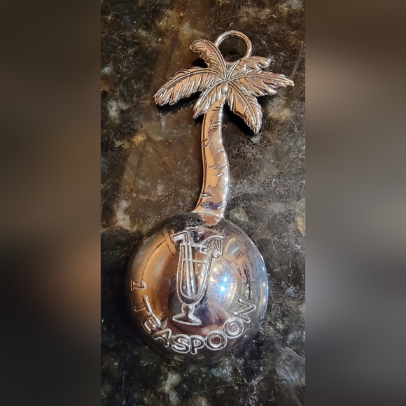 Ganz Measuring Spoon Set of 4- Palm Trees & Tropical Drinks Embossed Metal - Picture 7 of 8